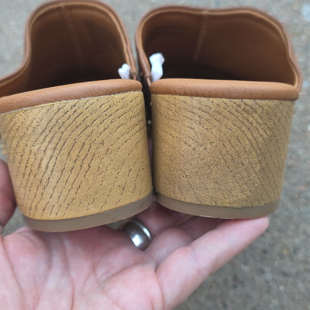 Universal Thread Indra Women's Cognac Clogs Mules With Block Heel Size 8.5 - Picture 7 of 13